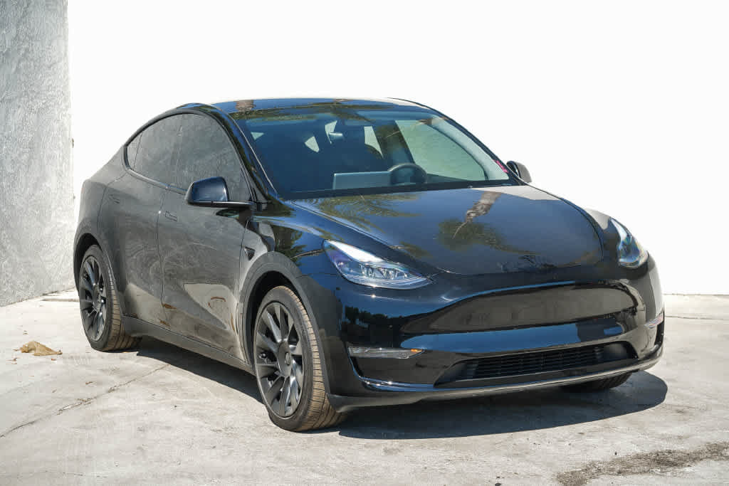 Used 2023 Tesla Model Y Long Range AWD/4WD image 3