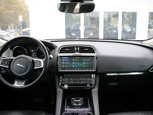 Used 2020 Jaguar F-PACE Prestige image 37