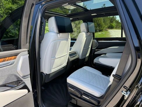 Used 2026 Cadillac Escalade Platinum Sport w/ LPO, ONYX Package AWD/4WD image 27