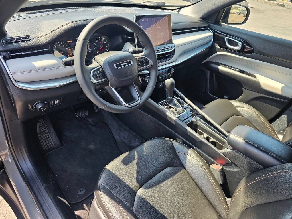 Used 2024 Jeep Compass Limited AWD/4WD image 2