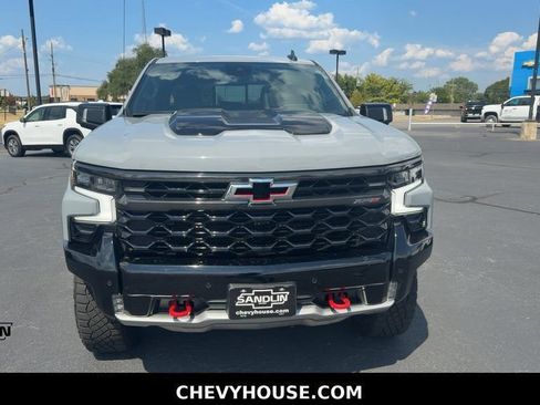 Used 2025 Chevrolet Silverado 1500 ZR2 AWD/4WD image 3