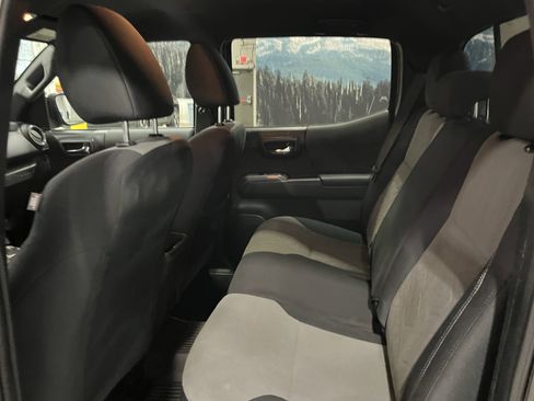 Used 2023 Toyota Tacoma TRD Sport image 14