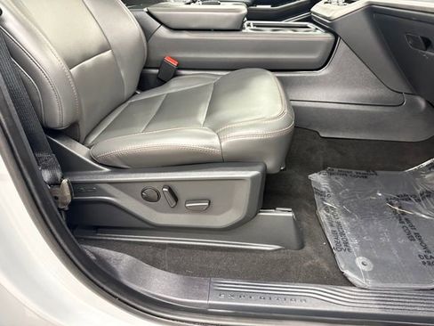 Used 2025 Ford Expedition Active image 12