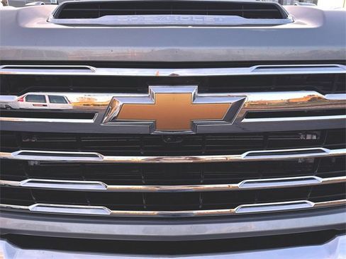 Used 2025 Chevrolet Silverado 2500 LTZ w/ LTZ Premium Package image 32