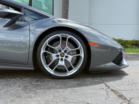 Used 2016 Lamborghini Huracan LP 610-4 AWD/4WD image 3