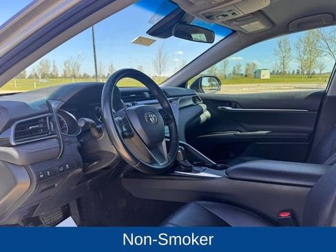 Used 2019 Toyota Camry SE FWD image 8