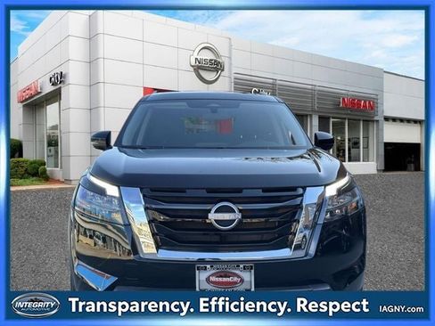 Certified 2024 Nissan Pathfinder SV image 8