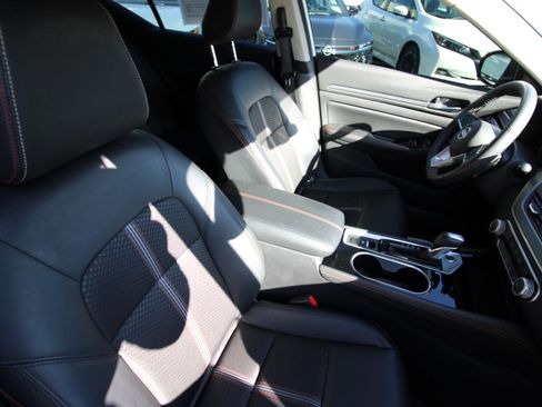 Used 2024 Nissan Altima 2.5 SR image 21