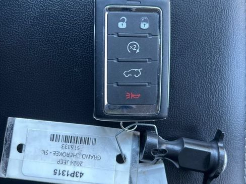 Used 2024 Jeep Grand Cherokee Limited 4xe AWD/4WD image 48