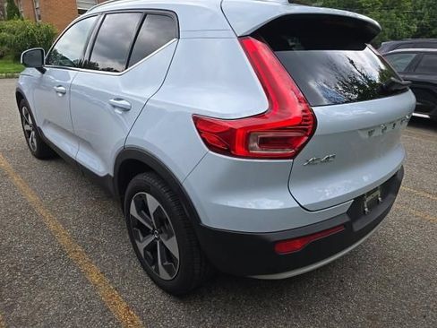 Used 2025 Volvo XC40 B5 Plus AWD/4WD image 3
