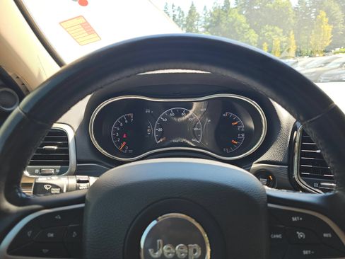 Used 2021 Jeep Grand Cherokee Limited w/ Sun & Sound Group AWD/4WD image 27