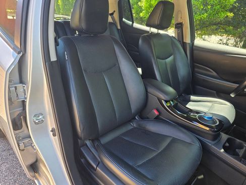 Used 2015 Nissan Leaf SL w/ Premium Package FWD image 35