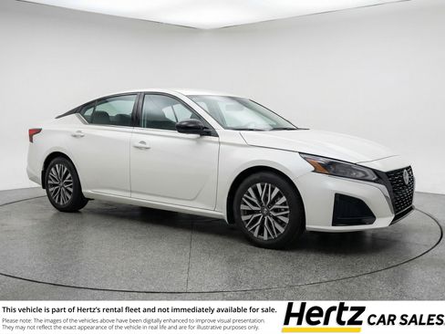 Used 2025 Nissan Altima 2.5 SV FWD image 1