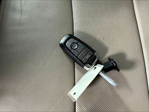 Used 2020 Ford Explorer Limited image 10