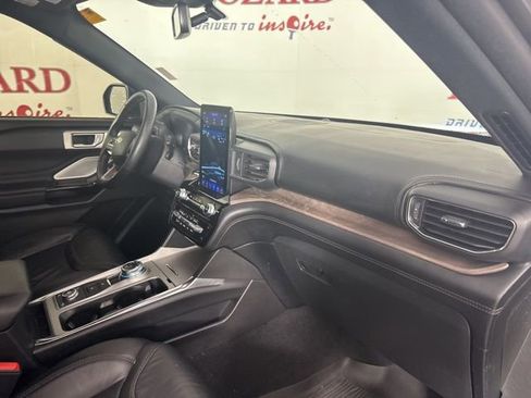 Certified 2023 Ford Explorer Platinum w/ Technology Package image 17