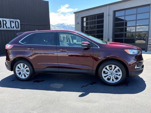 Used 2022 Ford Edge Titanium AWD/4WD image 5