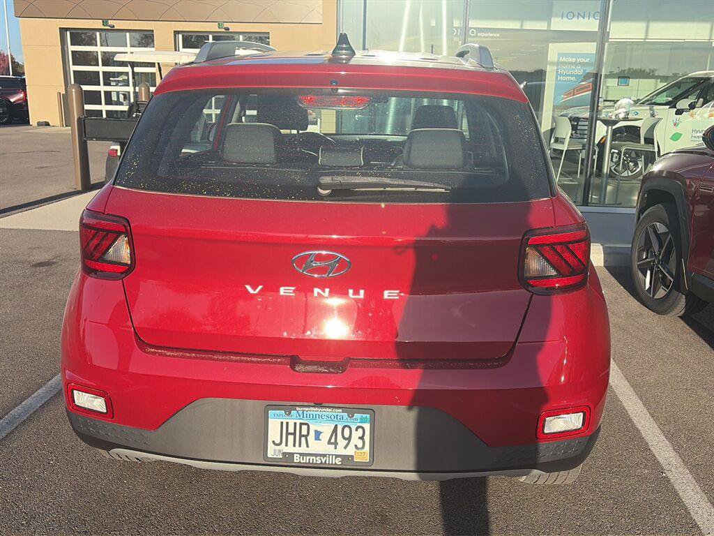 Certified 2022 Hyundai Venue Limited FWD image 4