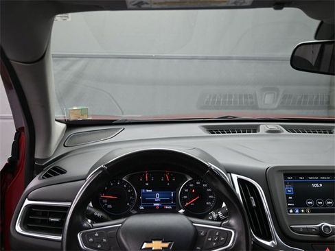 Used 2019 Chevrolet Equinox LT image 18