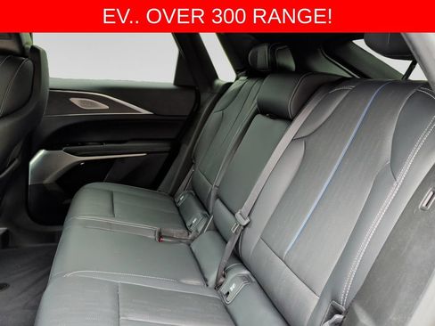 Used 2024 Cadillac Lyriq Luxury AWD/4WD image 31