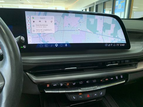Used 2024 Cadillac XT4 Premium Luxury w/ Cold Weather Package AWD/4WD image 18
