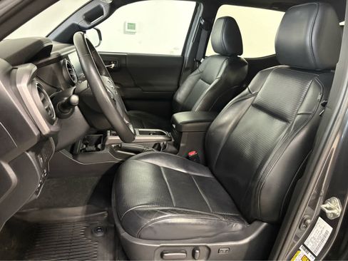 Used 2020 Toyota Tacoma TRD Off-Road image 13