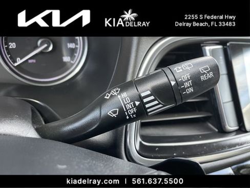 Used 2021 Buick Enclave Essence FWD image 25