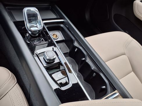 New 2026 Volvo XC60 B5 Plus w/ Protection Package Premier image 14