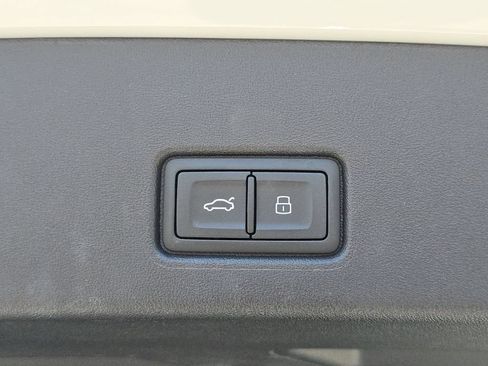 Used 2023 Audi Q4 e-tron Premium Plus w/ Premium Plus RWD image 16