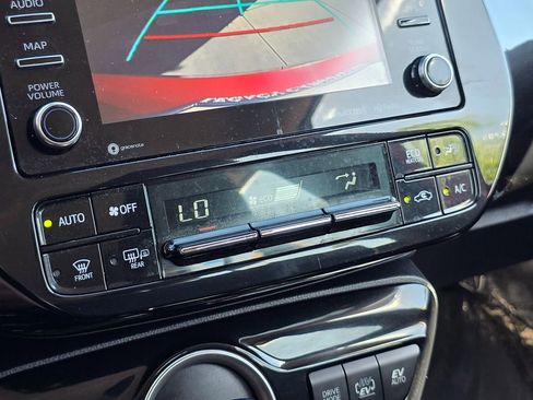 Used 2020 Toyota Prius Prime LE image 31