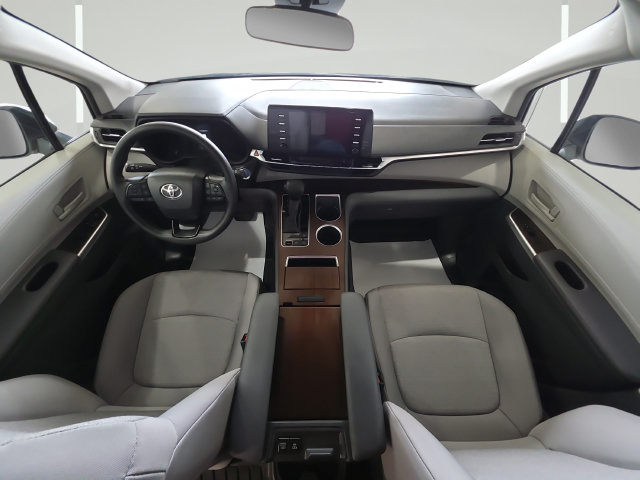 Used 2024 Toyota Sienna LE FWD image 29