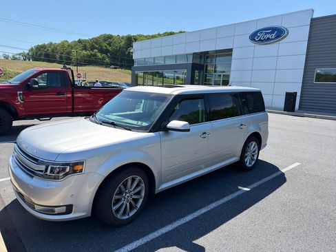 Used 2016 Ford Flex Limited w/ Equipment Group 301A AWD/4WD image 2