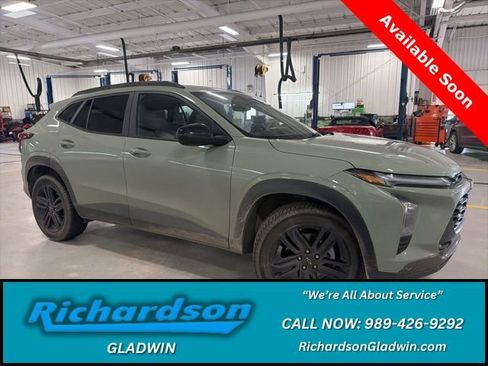 Used 2025 Chevrolet Trax ACTIV w/ Sunroof Package image 1