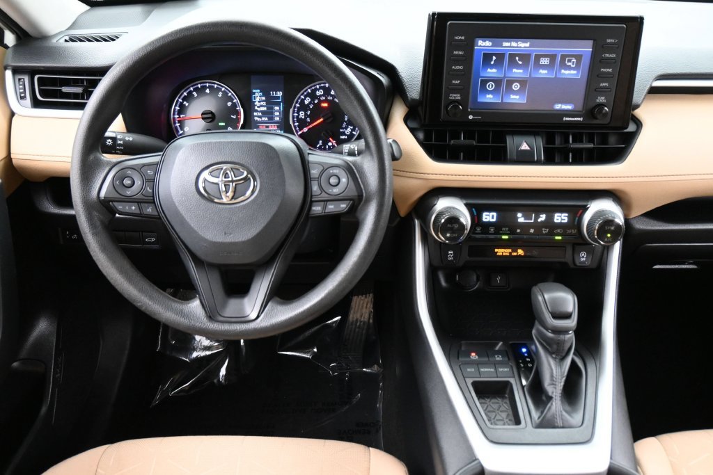 Used 2022 Toyota RAV4 XLE w/ Convenience Package FWD image 5