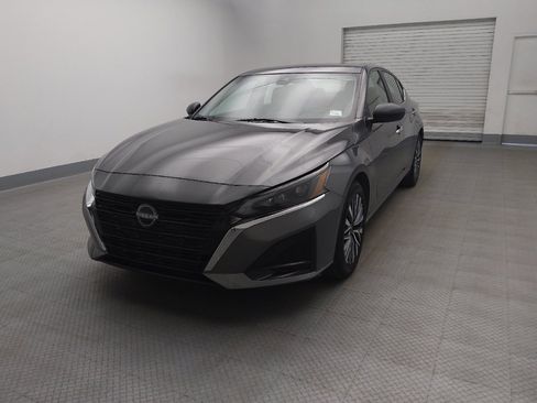 Used 2025 Nissan Altima 2.5 SV FWD image 15