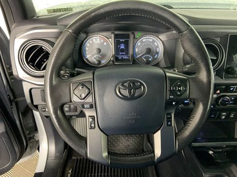 Used 2018 Toyota Tacoma TRD Off-Road w/ TRD Premium Off Road Package AWD/4WD image 30