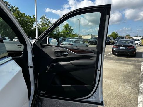 Used 2022 Cadillac Escalade Premium Luxury image 32