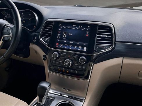 Used 2022 Jeep Grand Cherokee Laredo E image 7