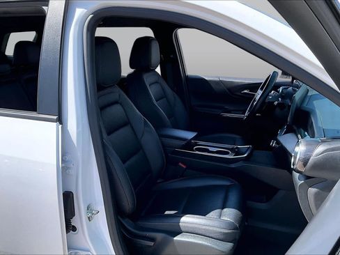 Used 2025 Chevrolet Equinox LT w/ Convenience Package II AWD/4WD image 9