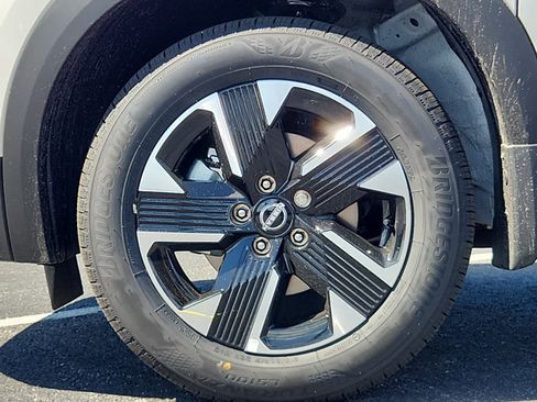 New 2025 Nissan Kicks SV w/ SV Premium Package image 6