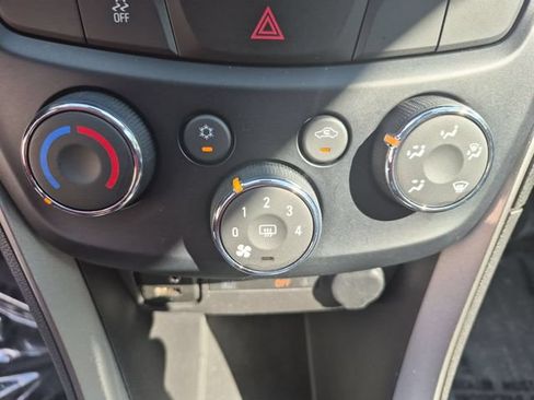 Used 2018 Chevrolet Trax LT FWD image 17