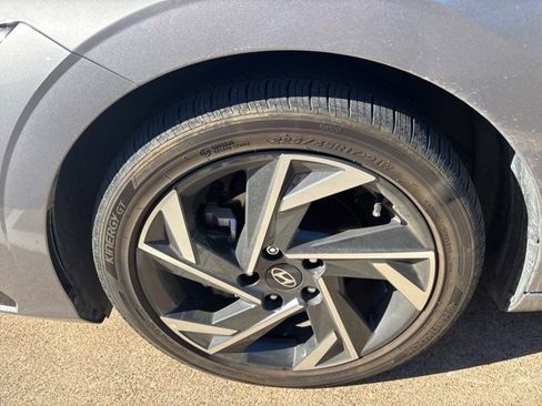 Certified 2024 Hyundai Elantra Limited image 11