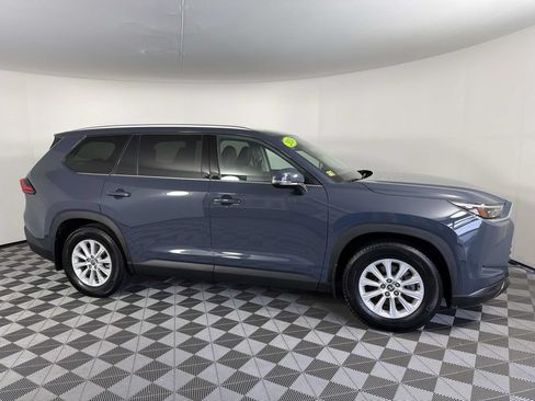 Used 2024 Toyota Grand Highlander AWD image 3