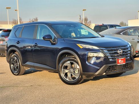 Used 2024 Nissan Rogue SV image 2