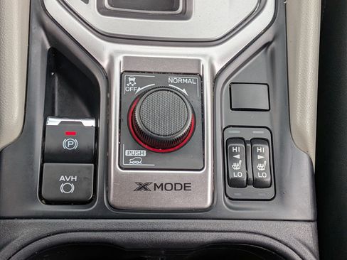 Used 2023 Subaru Forester Premium AWD/4WD image 24