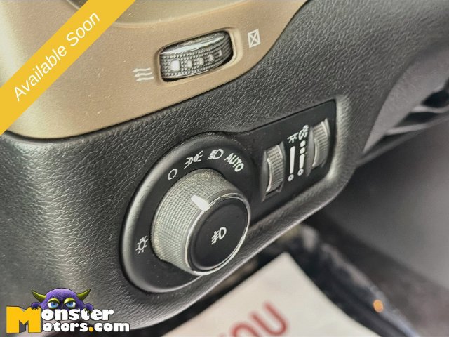 Used 2018 Jeep Cherokee Latitude w/ Cold Weather Group AWD/4WD image 10