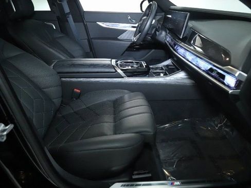 Certified 2025 BMW i7 xDrive60 image 35