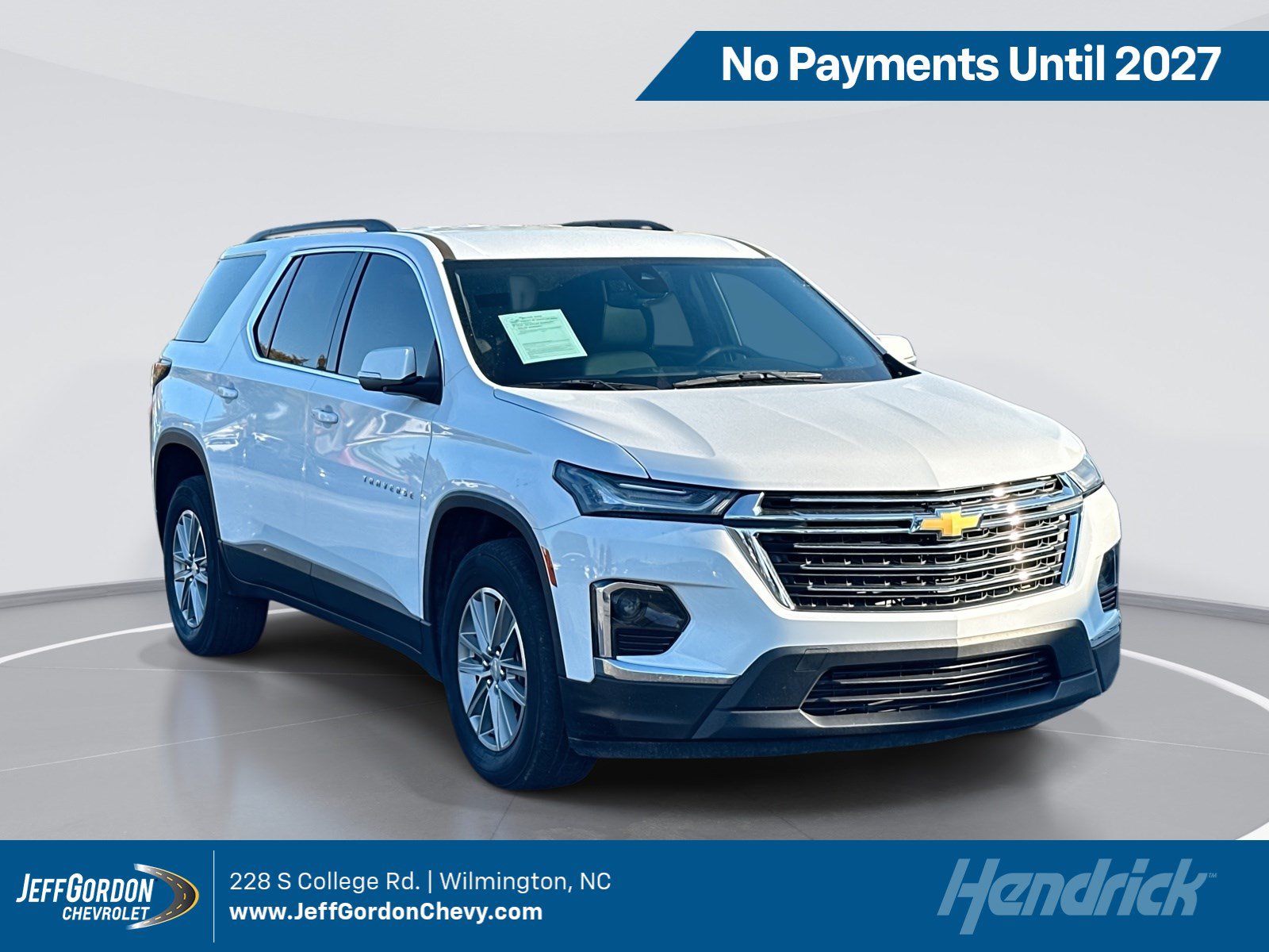 Used 2023 Chevrolet Traverse LT FWD image 1