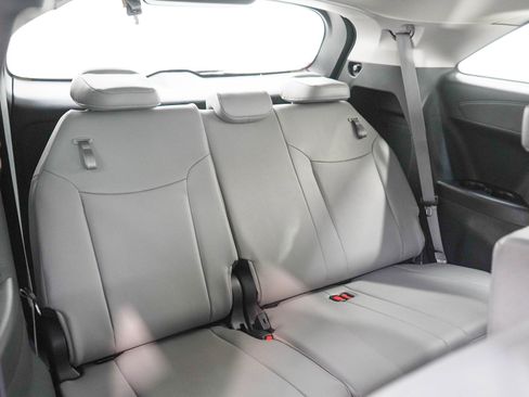 Used 2025 Toyota Sienna FWD image 13