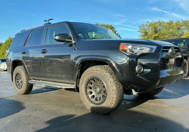 Used 2024 Toyota 4Runner SR5 Premium w/ Moonroof Package AWD/4WD image 3