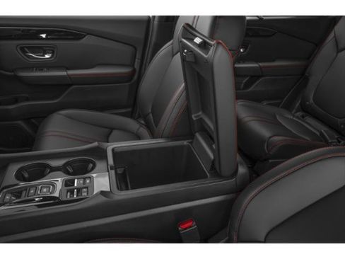 Used 2025 Honda Pilot TrailSport image 13